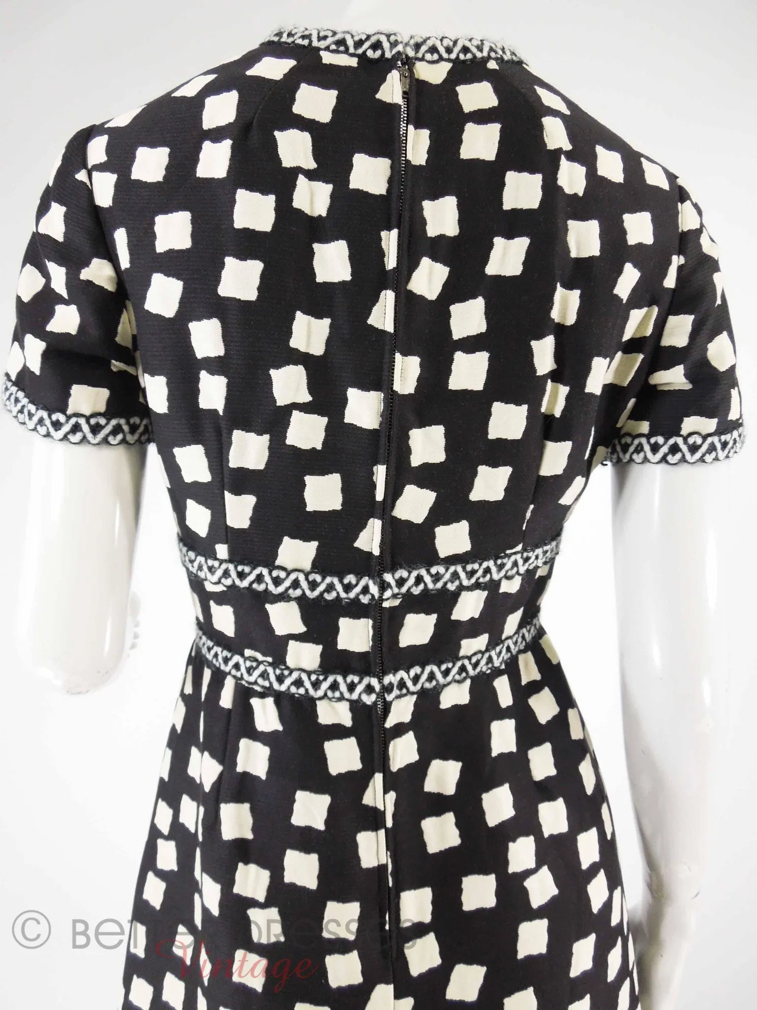 70s Black & White Geometric Sheath Dress - sm, med