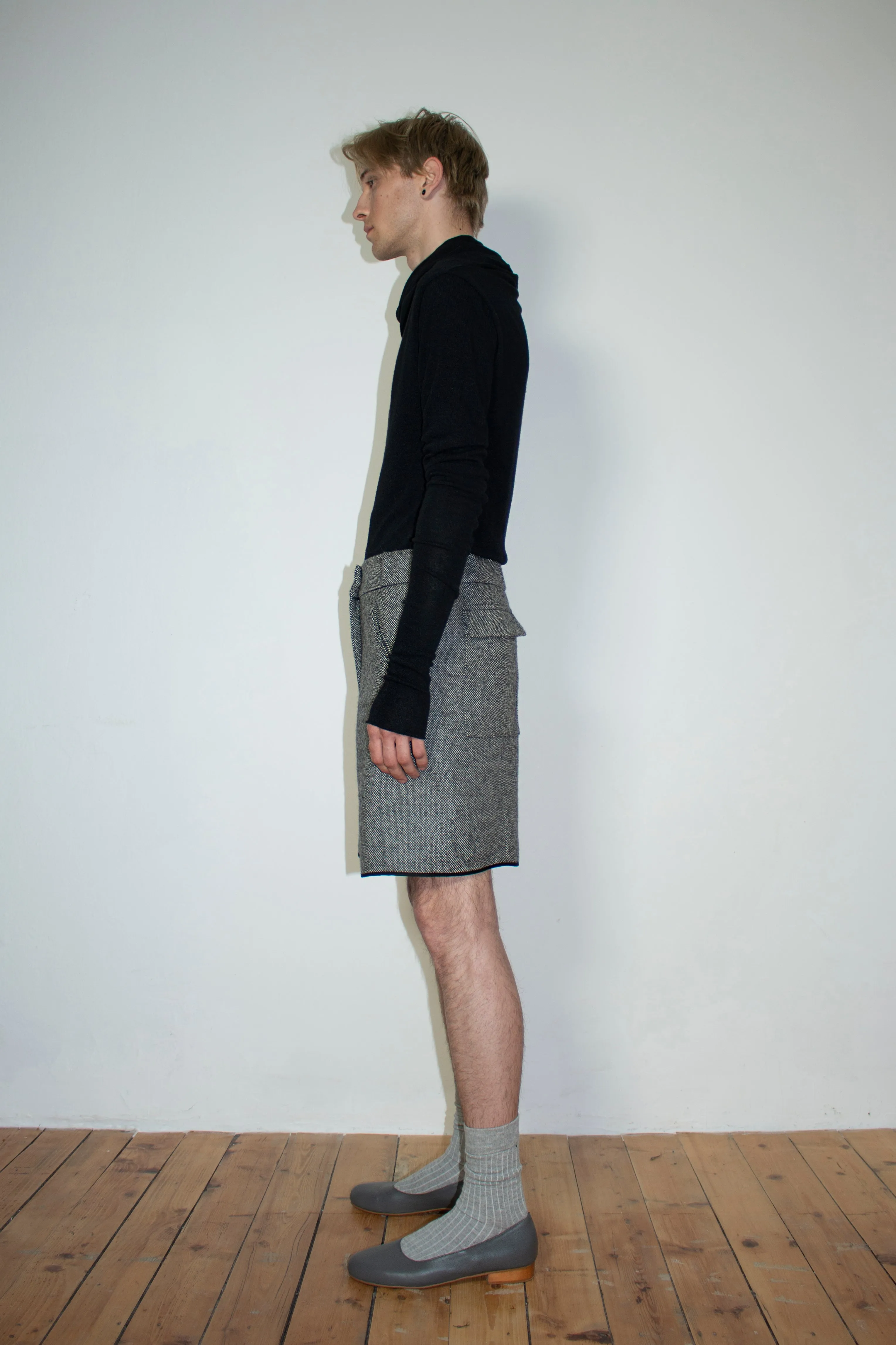 One-seam wool shorts