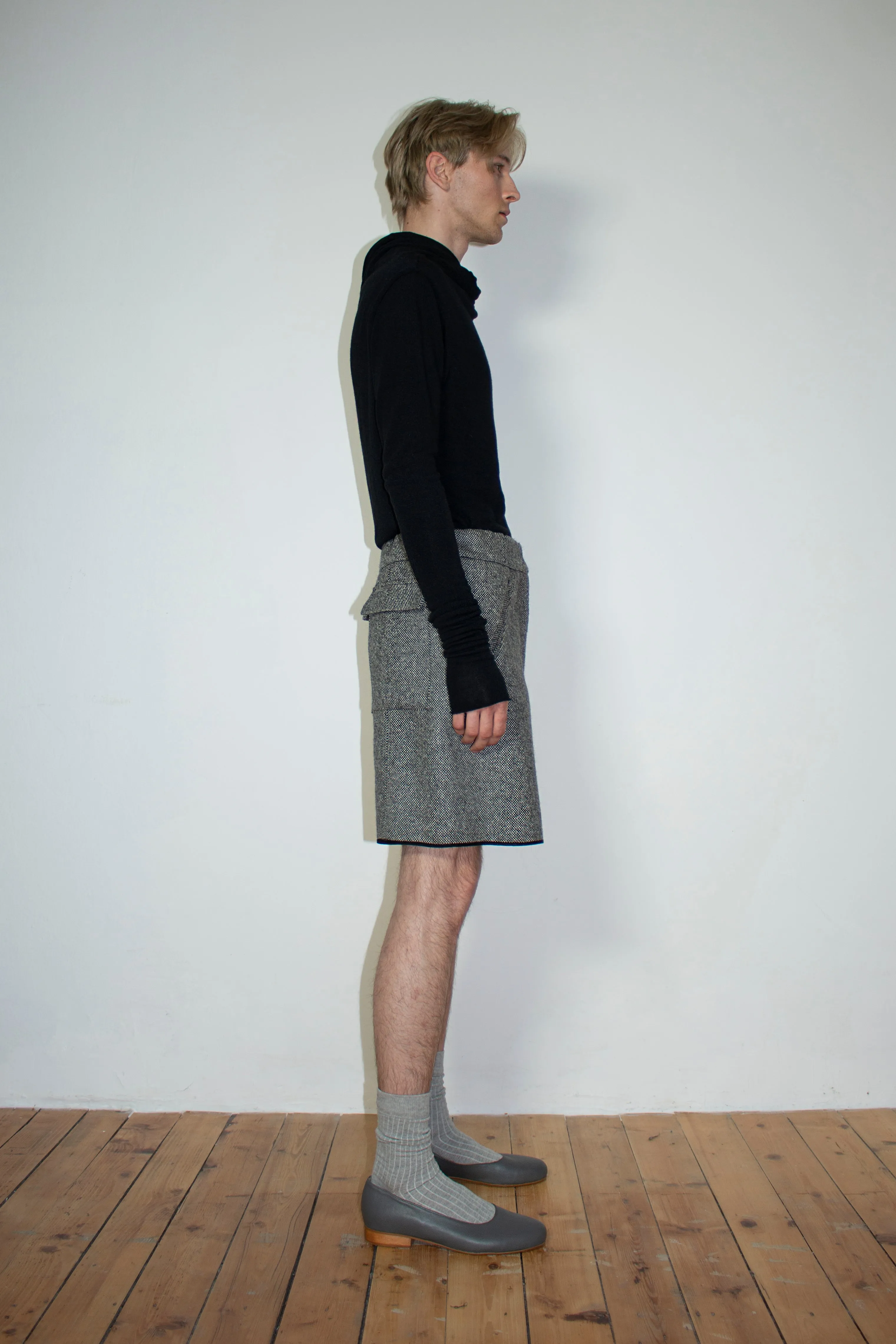 One-seam wool shorts