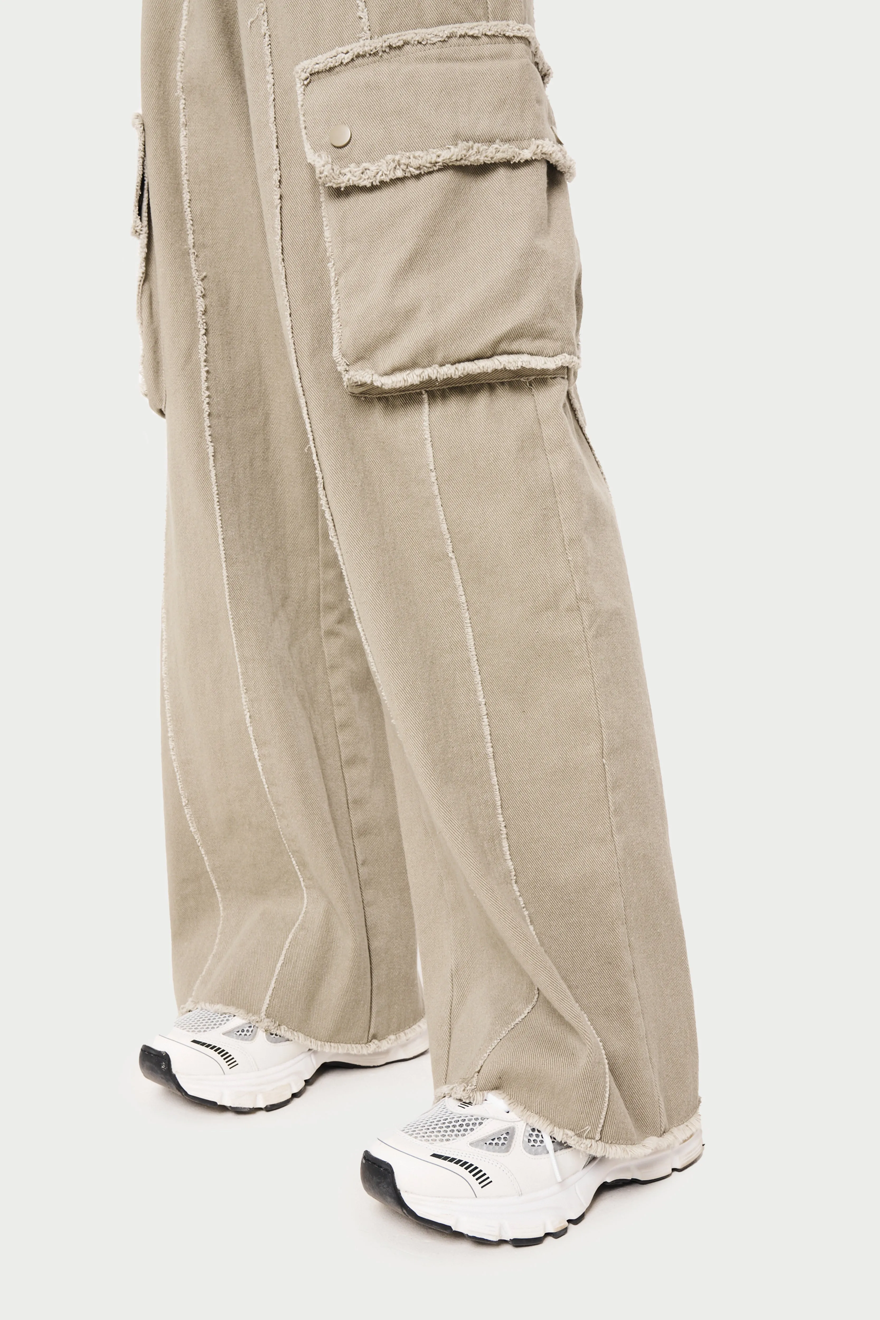 RAW SEAM DETAIL WIDE LEG CARGO - BEIGE