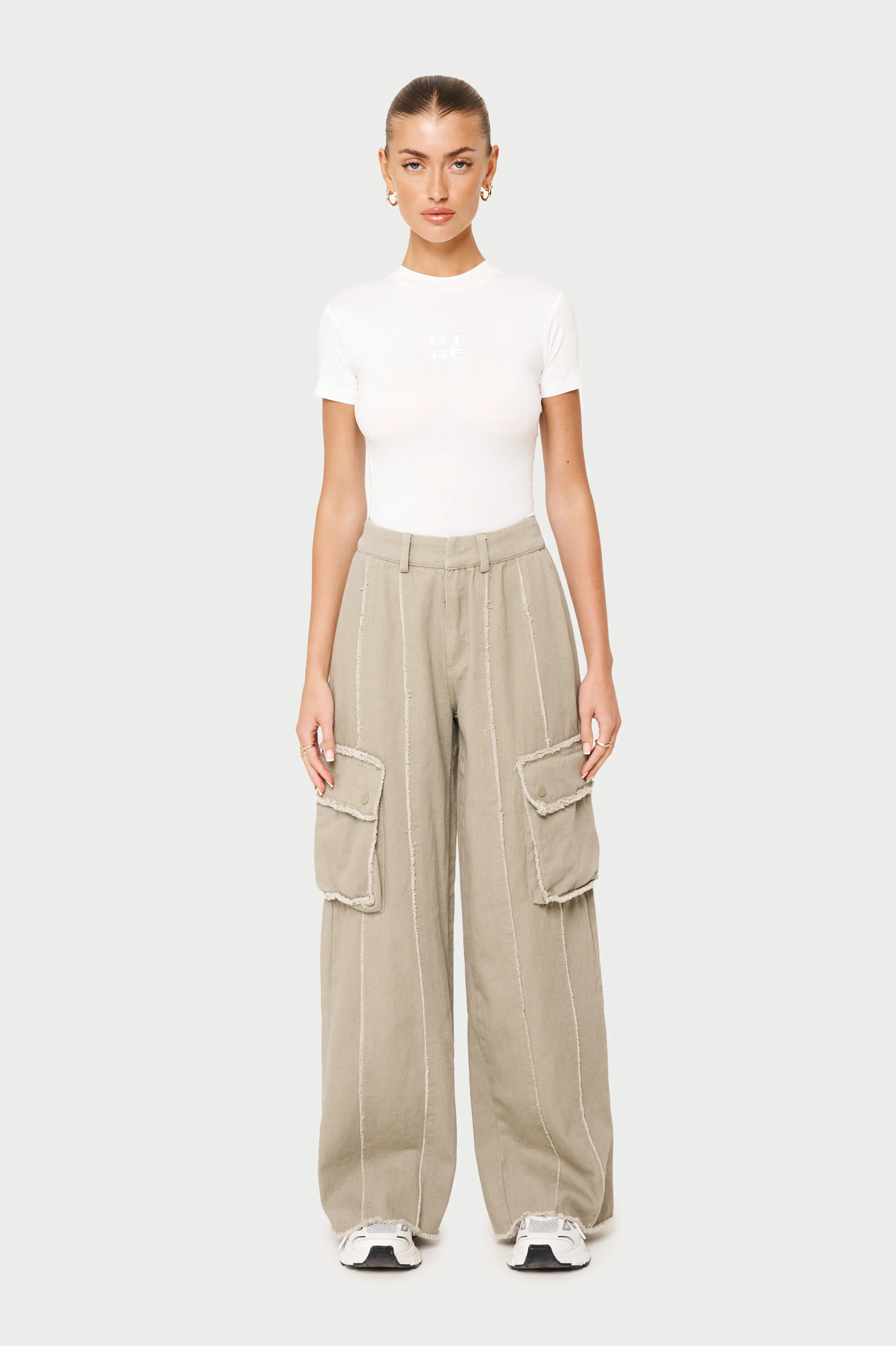 RAW SEAM DETAIL WIDE LEG CARGO - BEIGE