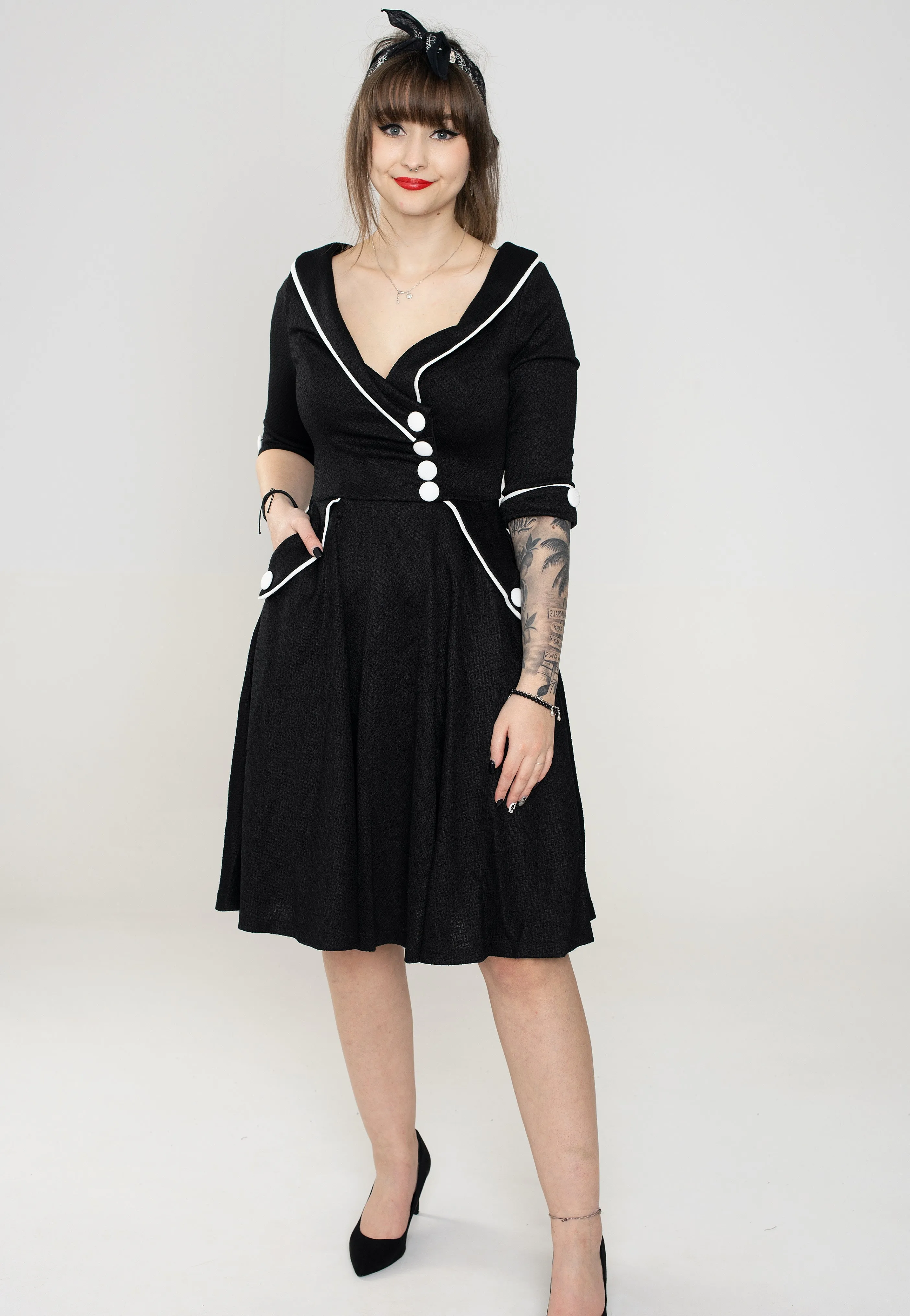 Voodoo Vixen - Marica 1950s Herringbone Wide Collar Black - Dress